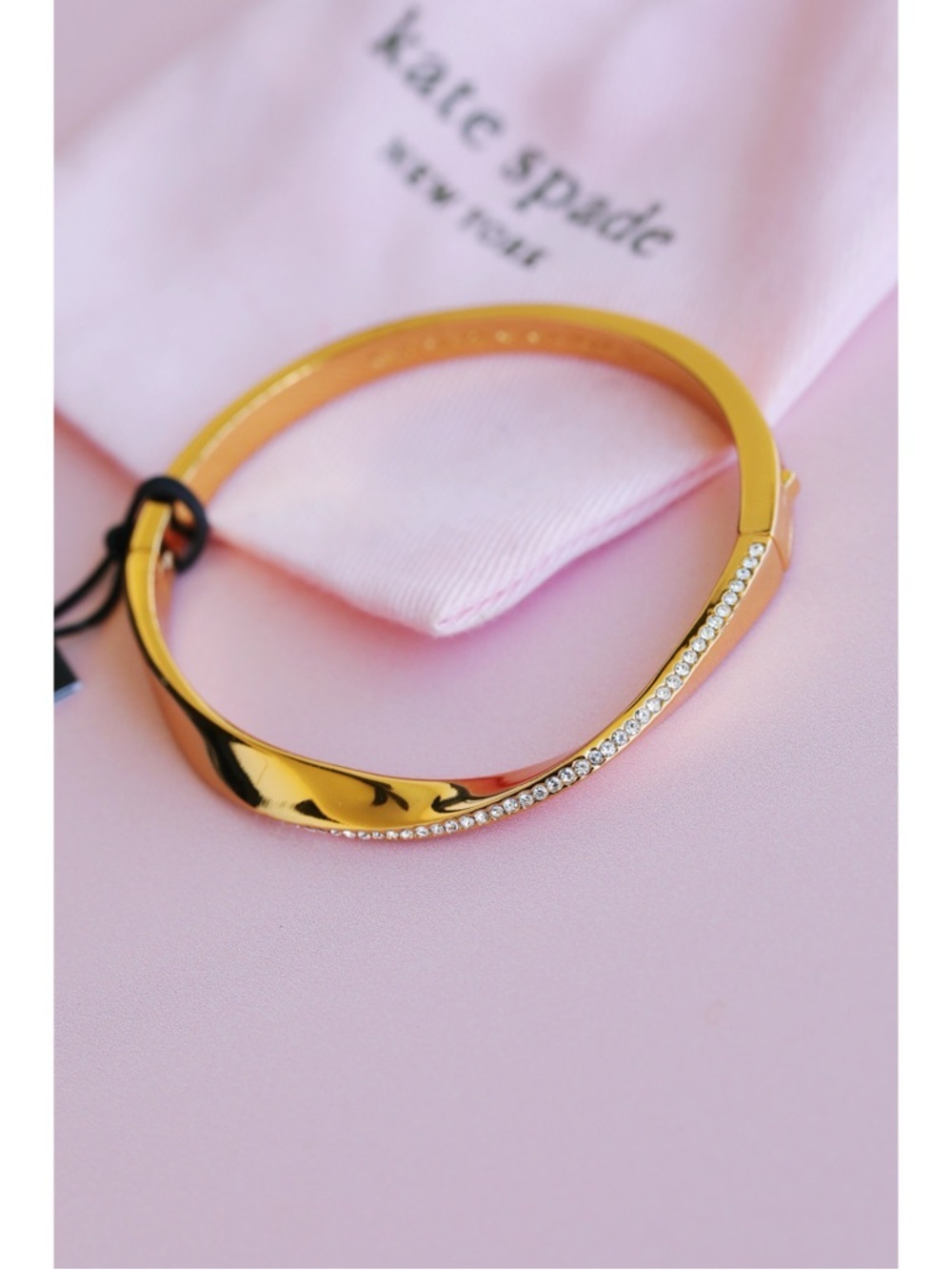 Kate Spade New York Do The Twist Pavé Hinged Gold Tone Bangle Bracelet NWT - Picture 2 of 6